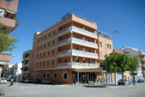 Отель Hotel Torrezaf  Хаэн
